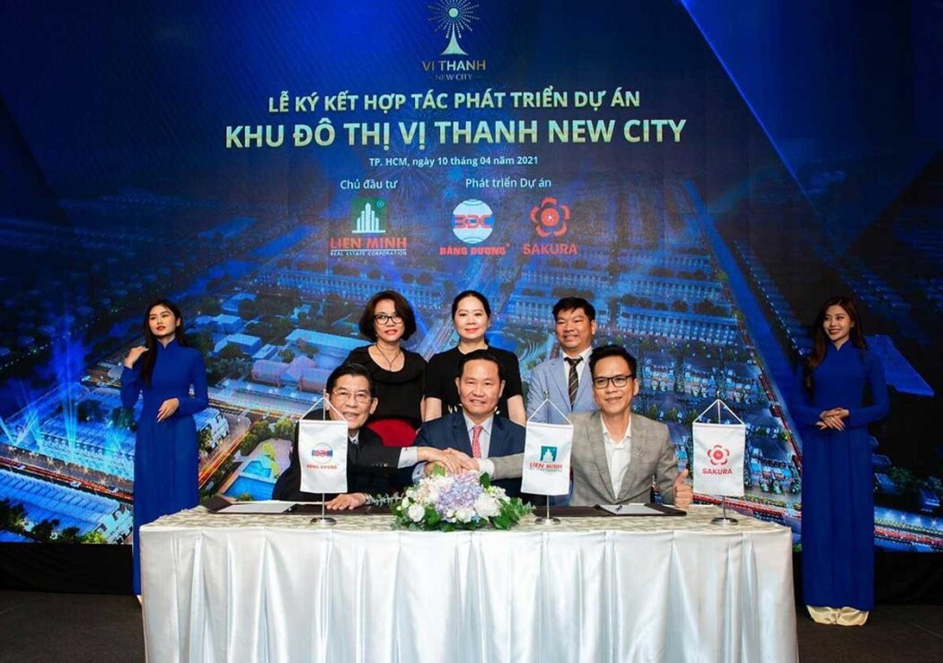 dai-dien-lien-minh-group-cong-ty-bang-duong-va-sakura-group-ky-ket-hop-tac-phat-trien-du-an-vi-thanh-new-city Dai dien Lien Minh Group Cong ty Bang Duong va Sakura Group ky ket hop tac phat trien du an Vi Thanh New City - VỊ THANH NEW CITY