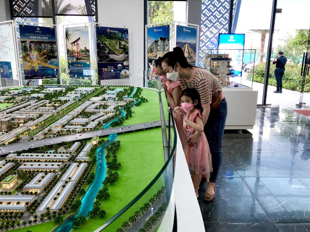 khach-hang-tham-gia-su-kien-mo-ban-du-kien-the-sol-city-1 khach hang tham gia su kien mo ban du kien the sol city - The Sol City