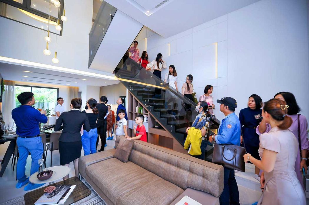 khach tham quan nha pho mau the standard central park binh duong - The Standard Central Park