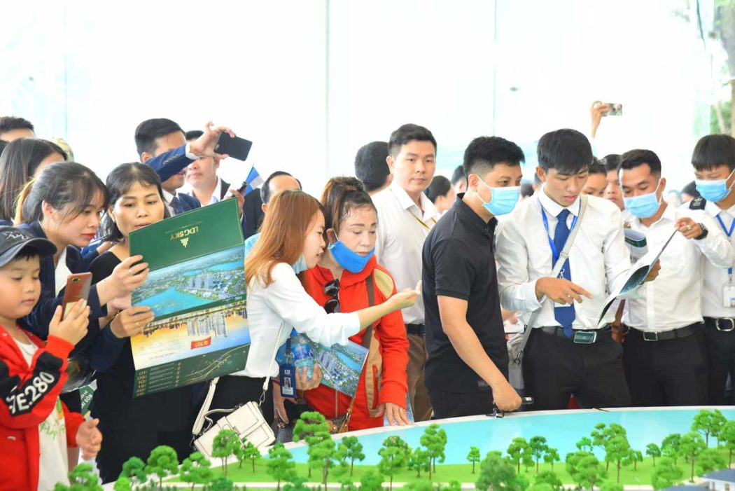 LDG SKY khai truong nha mau ldg sky don 600 luot khach tham quan - LDG SKY